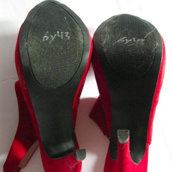 Olsenboye Bright Red Bow Suede Like High Heels - Picture 8 of 9